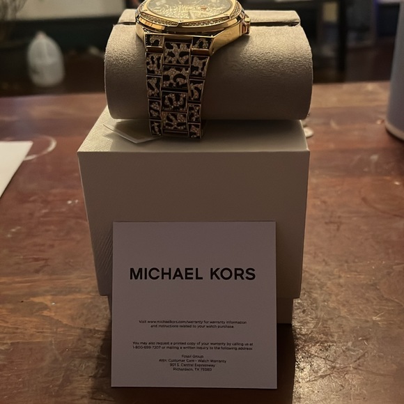 Michael Kors Animal Print Watch - Picture 4 of 4